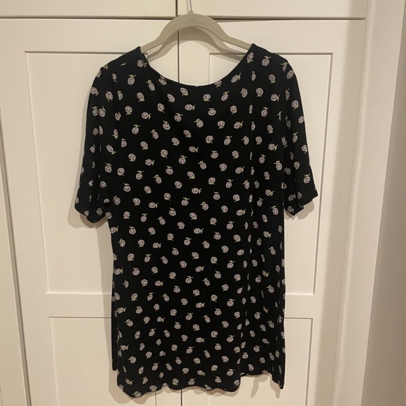 J.Jill Size Large 100% Pima Cotton Black Shirttail Tee with Flower Design - Picture 2 of 4
